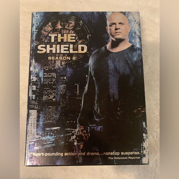 The Shield Season 1, 2, 3, 4 & 6 - Picture 4 of 11